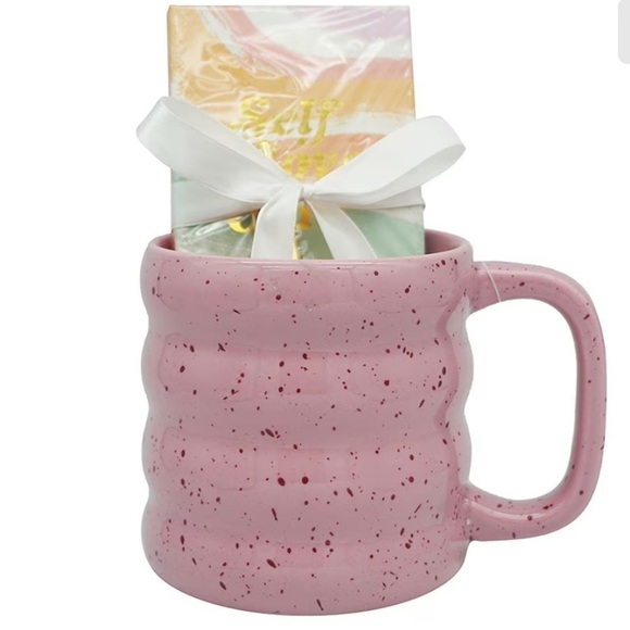 Pink mug and notebook set - Picture 2 of 3